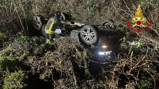 Porto San Giorgio – Suv esce di strada e si ribalta in A14: ferito il conducente